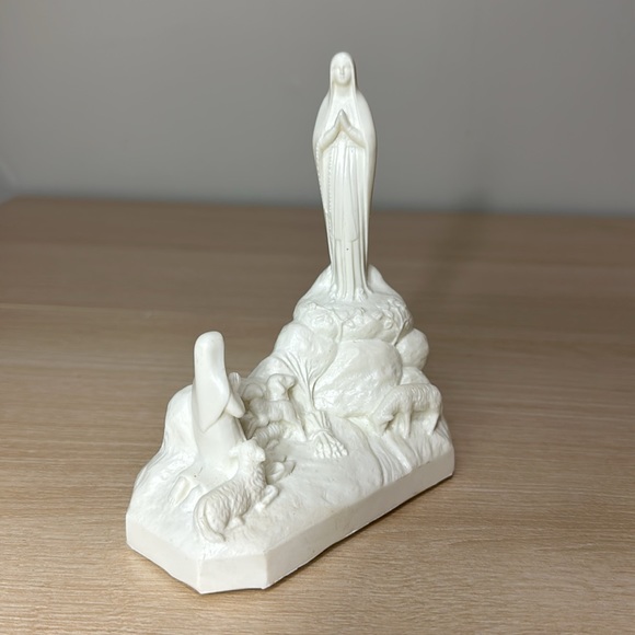 Bacci France Hydracal Plaster Virgin Mary praying over Sheperd and Flock - Picture 2 of 5